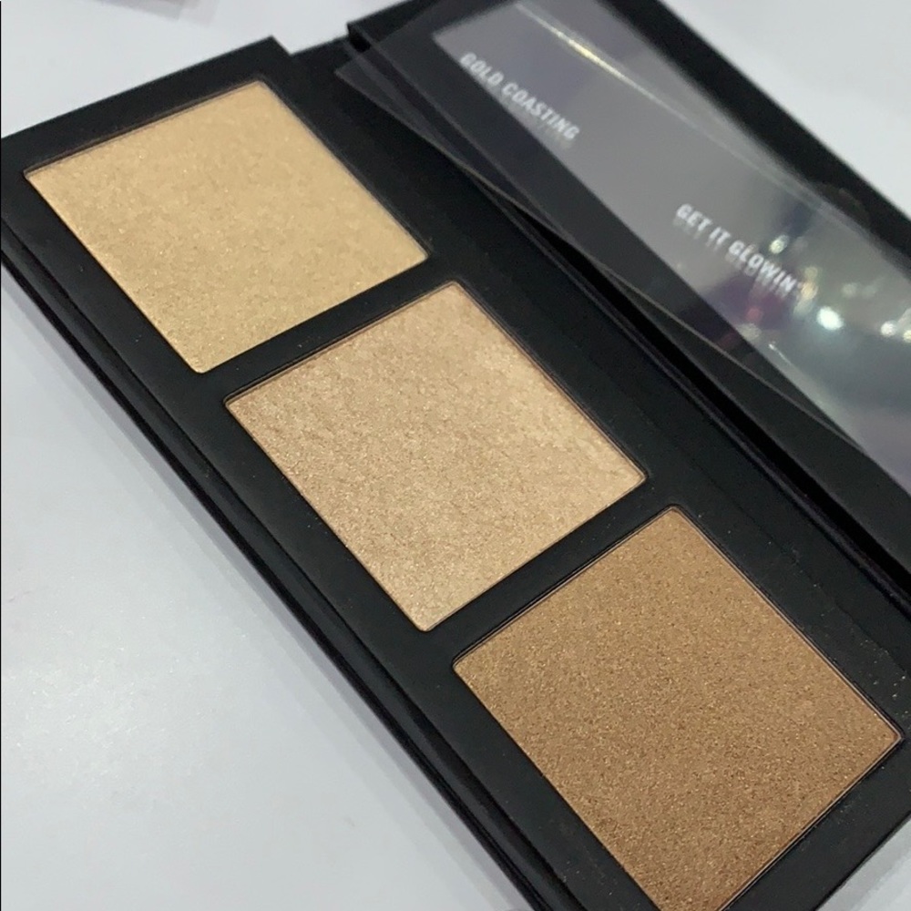 (2) MAC Hyper Real Glow Palette - Picture 5 of 9